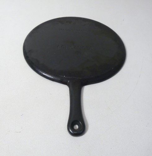 ancienne crêpière galetière en fonte art populaire Bretagne Cousances 27cm