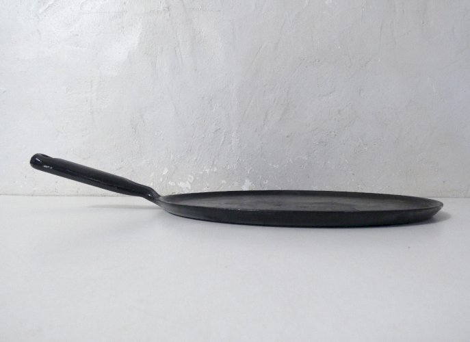 ancienne crêpière galetière en fonte art populaire Bretagne France 30cm