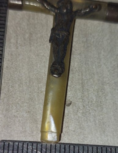 Ancienne croix / crucifix, en nacre et argent