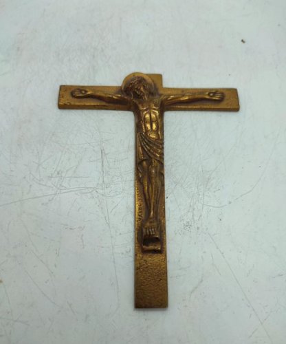 Ancienne croix en bronze signé Dorlia en bon etat(made in chiner)