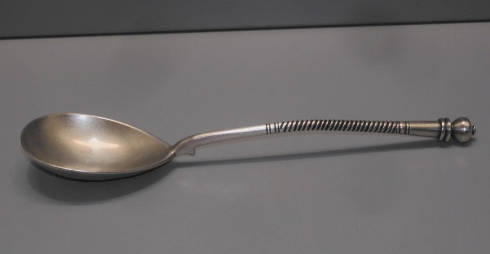 -ANCIENNE CUILLERE A DEMI TASSE ARGENT RUSSE Poinçons CRO & RO 1892 2 CHEVAUX  D