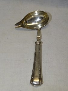 -ANCIENNE CUILLERE A SAUCE METAL ARGENTE ART DE LA TABLE VITRINE