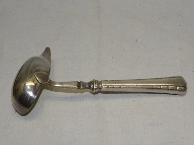 -ANCIENNE CUILLERE A SAUCE METAL ARGENTE ART DE LA TABLE VITRINE