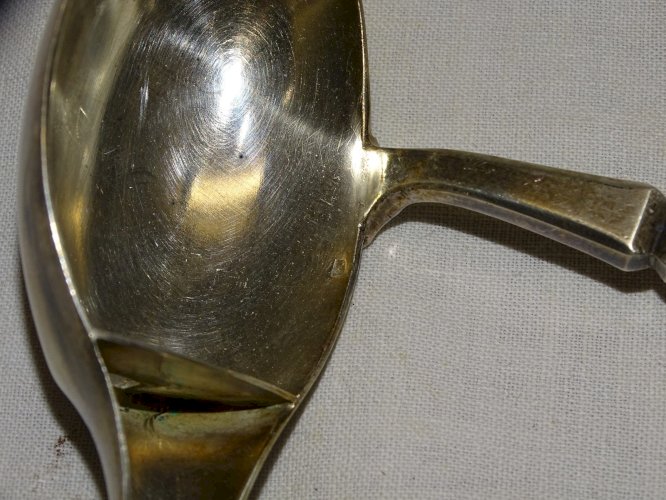 -ANCIENNE CUILLERE A SAUCE METAL ARGENTE ART DE LA TABLE VITRINE