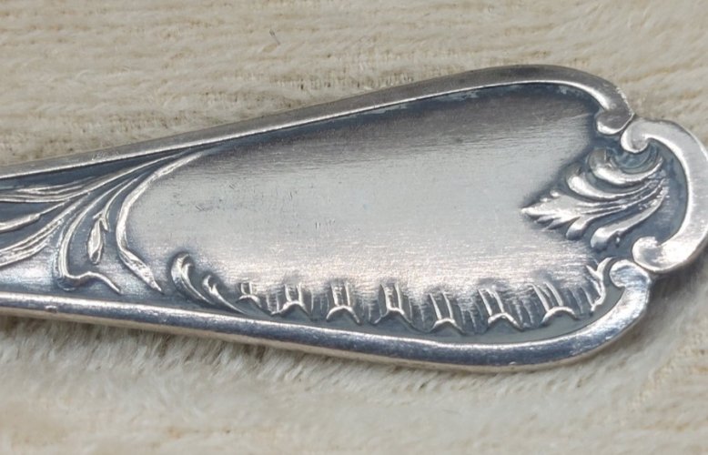 Ancienne cuillère à saupoudrer / saupoudreuse, en métal argenté