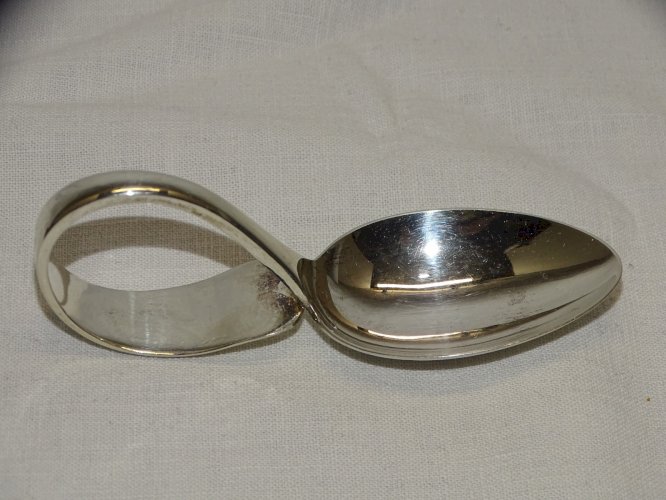 -ANCIENNE CUILLERE DE MALADE ARGENT 925e poinçons ANGLAIS dont Lion COLLECTION