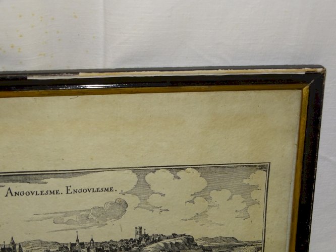 -ANCIENNE EAU FORTE  ANGOULESME ENGOULESME SOUS VERRE CADRE BOIS NOIRCI   D