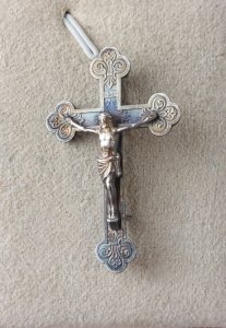 Old pin / brooch, religious cross, INRI, in silver