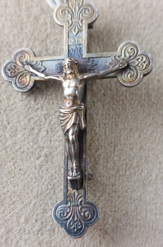 Ancienne épingle / brochet, croix religieuse, INRI, en argent