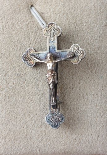 Ancienne épingle / brochet, croix religieuse, INRI, en argent
