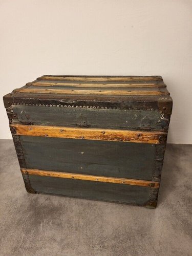 ANCIENNE ET RARE MALLE MINIATURE EN BOIS