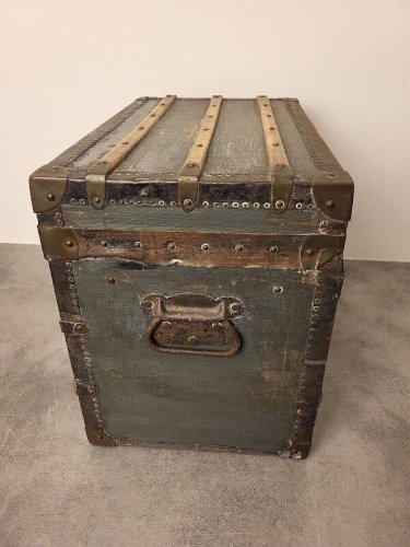 ANCIENNE ET RARE MALLE MINIATURE EN BOIS