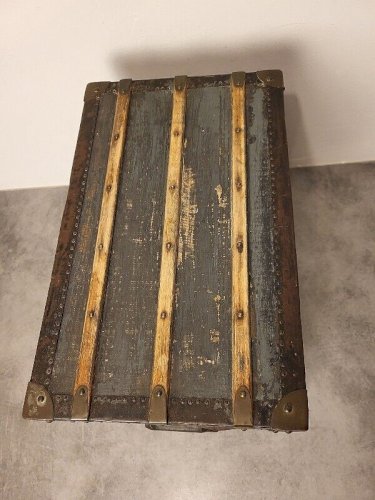 ANCIENNE ET RARE MALLE MINIATURE EN BOIS