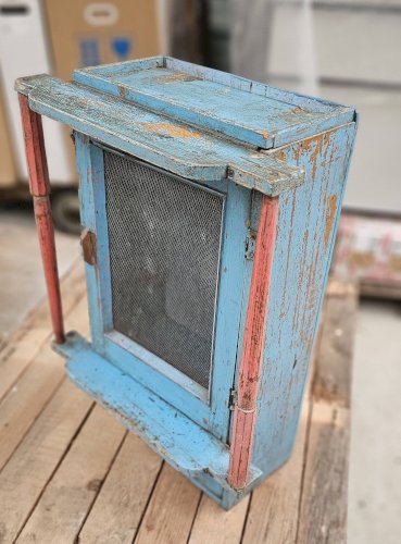 Ancienne étagère murale