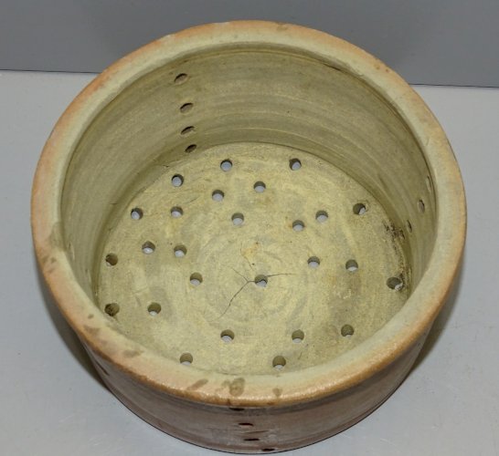 -ANCIENNE FAISSELLE EN GRES Marqué 4  EGOUTTOIR A FROMAGE ANCIEN DECO CUISINE  D