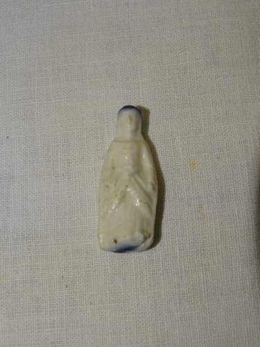 -ANCIENNE FEVE 1ERE EPOQUE REINE  BLEU SUR LES CHEVEUX COLLECTION VITRINE