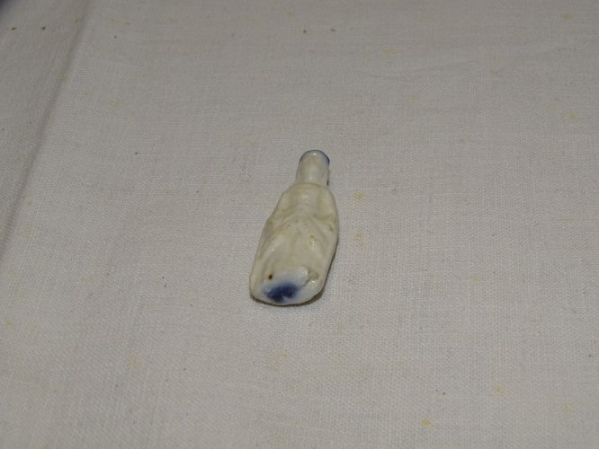 -ANCIENNE FEVE 1ERE EPOQUE REINE  BLEU SUR LES CHEVEUX COLLECTION VITRINE