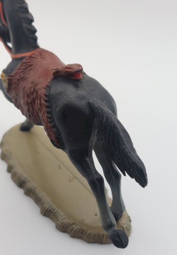 Ancienne figurine, cheval au galop, selle peau d'ours, Starlux ^