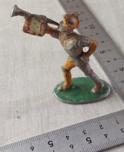 Old figurine, made of aluminum, trumpeter, Middle Ages, Quiralu