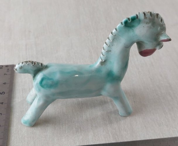 Ancienne figurine, en céramique, cheval, à identifier
