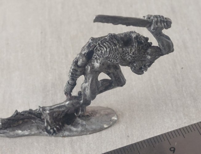 Ancienne figurine en métal pour jeu de rôle, à identifier ^