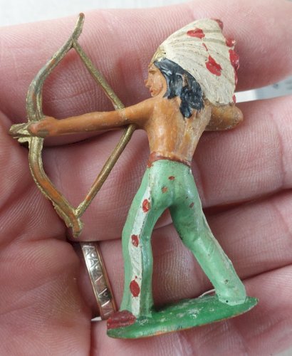Ancienne figurine, en plastique peint, indien à larc, Michel, 1ère génération ^