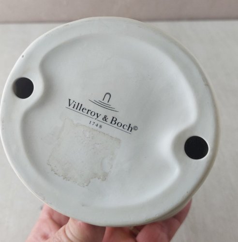 Ancienne figurine, femme au panier, en céramique de Villeroy & Boch