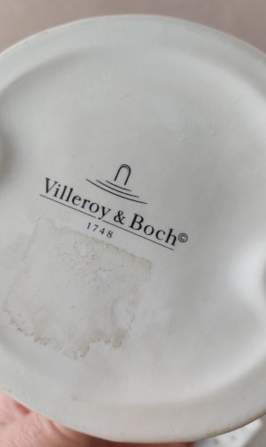 Ancienne figurine, femme au panier, en céramique de Villeroy & Boch