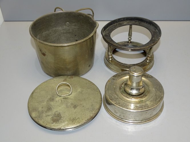 -ANCIENNE GAMELLE  MILITARIA AVEC RECHAUD CAMPING COLLECTION DECO VITRINE   D
