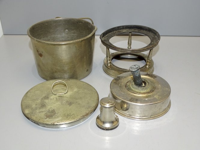 -ANCIENNE GAMELLE  MILITARIA AVEC RECHAUD CAMPING COLLECTION DECO VITRINE   D