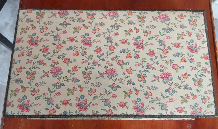 Ancienne Grande Boite à couture ouvrage Tissu Fleuri Vintage flowered fabric box