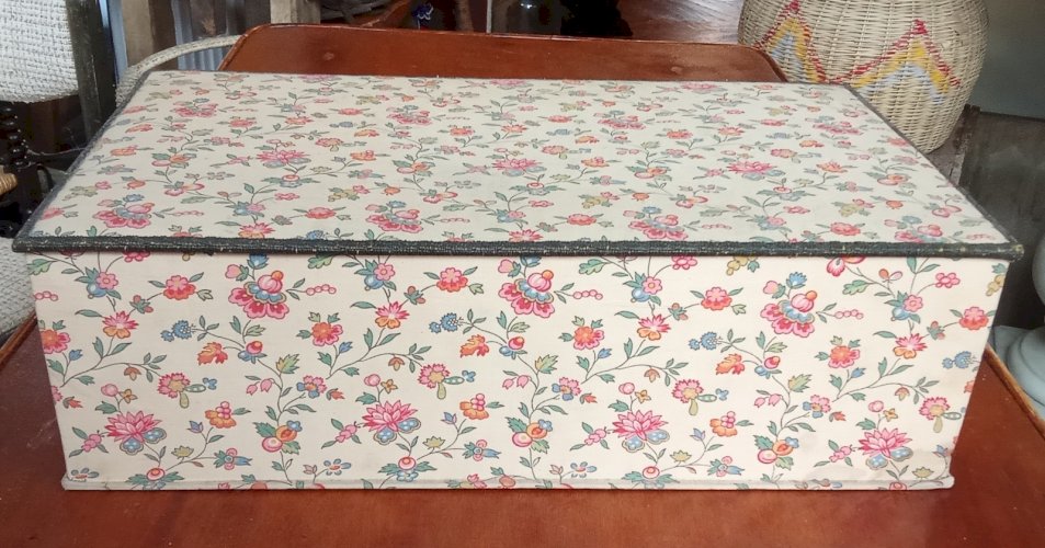 Ancienne Grande Boite à couture ouvrage Tissu Fleuri Vintage flowered fabric box