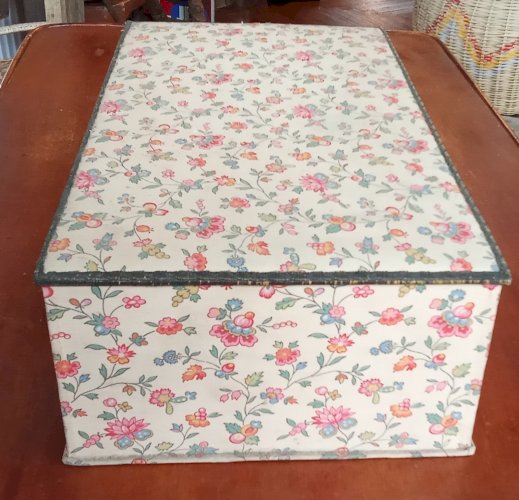 Ancienne Grande Boite à couture ouvrage Tissu Fleuri Vintage flowered fabric box