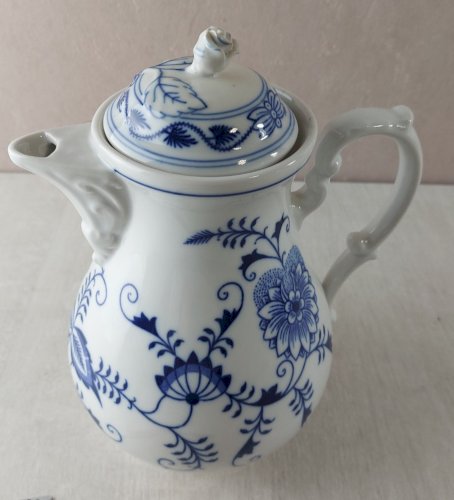 Ancienne grande cafetière, décor Blue Onion / porcelaine Tchécoslovaquie / Czech