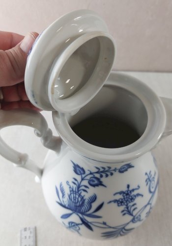 Ancienne grande cafetière, décor Blue Onion / porcelaine Tchécoslovaquie / Czech