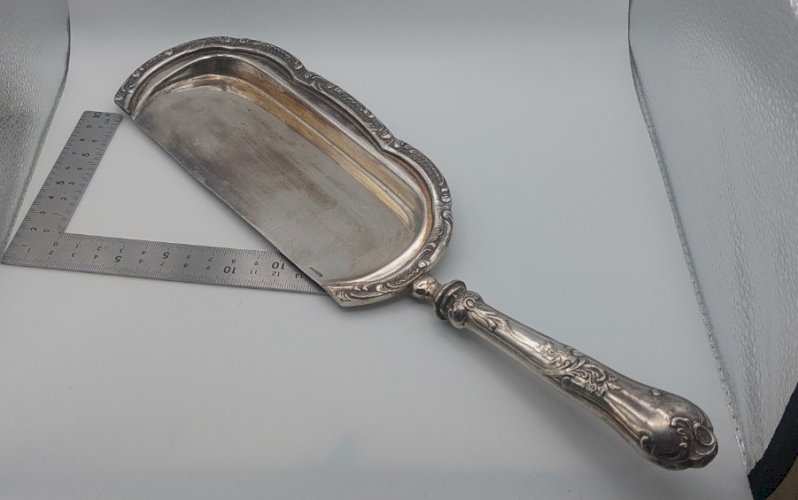 Ancienne grande pelle / ramasse miette, en métal argenté, Wiskemann