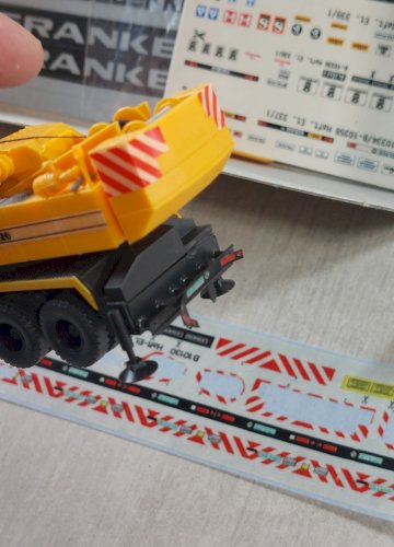 Ancienne grue télescopique Liebherr, Kibri 10130, en HO