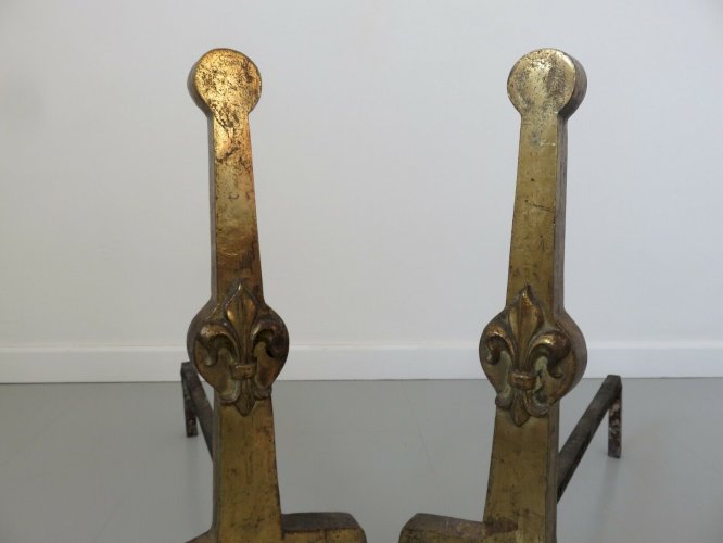 ANCIENNE IMPOSANTE PAIRE DE CHENETS  FLEUR DE LYS  EN BRONZE DORE 