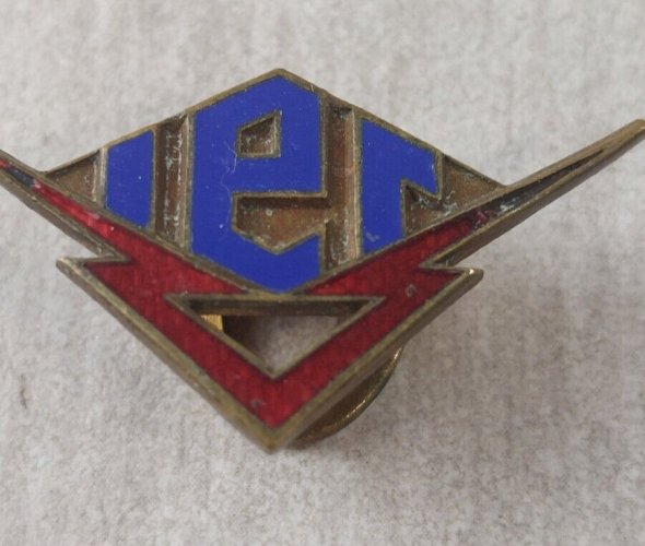Ancienne insigne / boutonnière émaillée, IER, à identifier ^