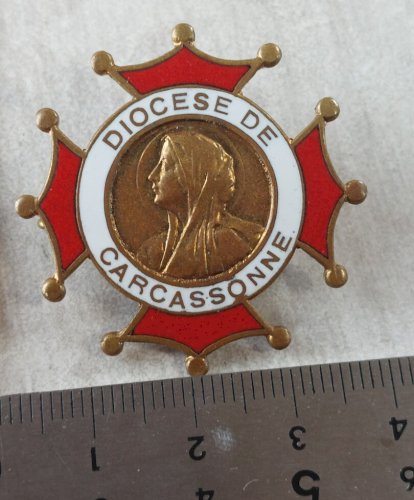 Ancienne insigne / médaille religieuse émaillée, Diocèse de Carcassonne