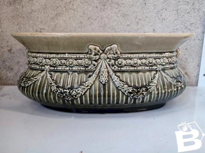 ancienne jardiniere art nouveau decor floral signée De bruyn fives lille en bon etat