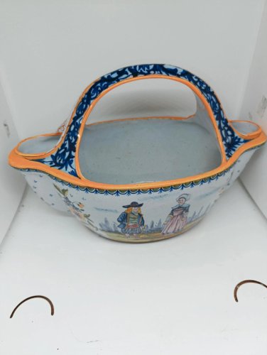 ancienne jardiniere en forme de panier à anse HB Quimper en bon etat