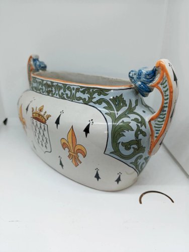 ancienne jardiniere en forme de panier à anse signée Geo Martel en bon etat