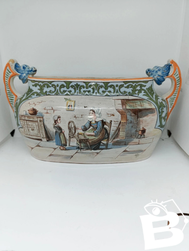 ancienne jardiniere en forme de panier à anse signée Geo Martel en bon etat