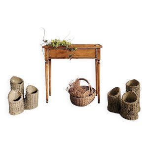 Ancienne jardinière sur pieds