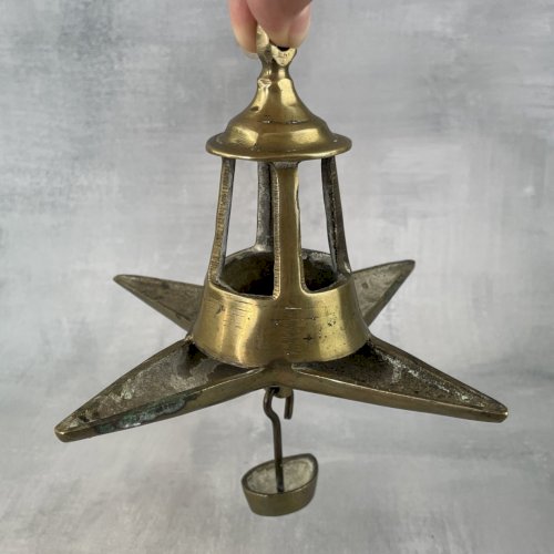 Ancienne lampe à huile à suspendre bronze ou laiton forme étoile 4 becs