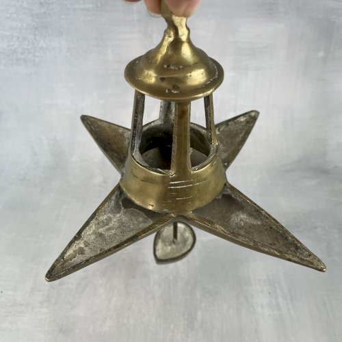 Ancienne lampe à huile à suspendre bronze ou laiton forme étoile 4 becs