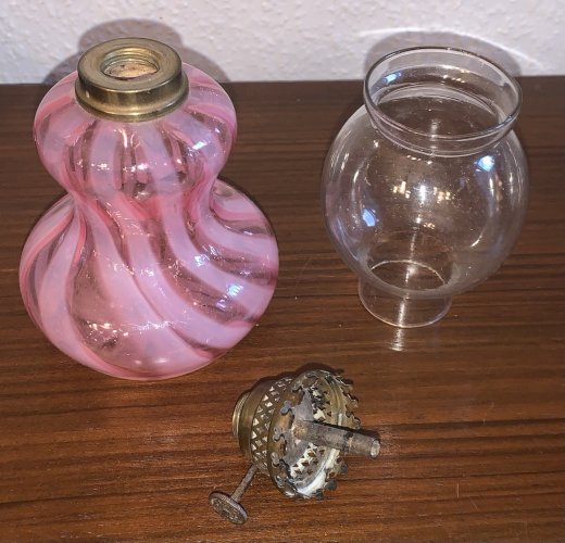 Ancienne lampe à pétrole 1900's en verre de Murano berlingot