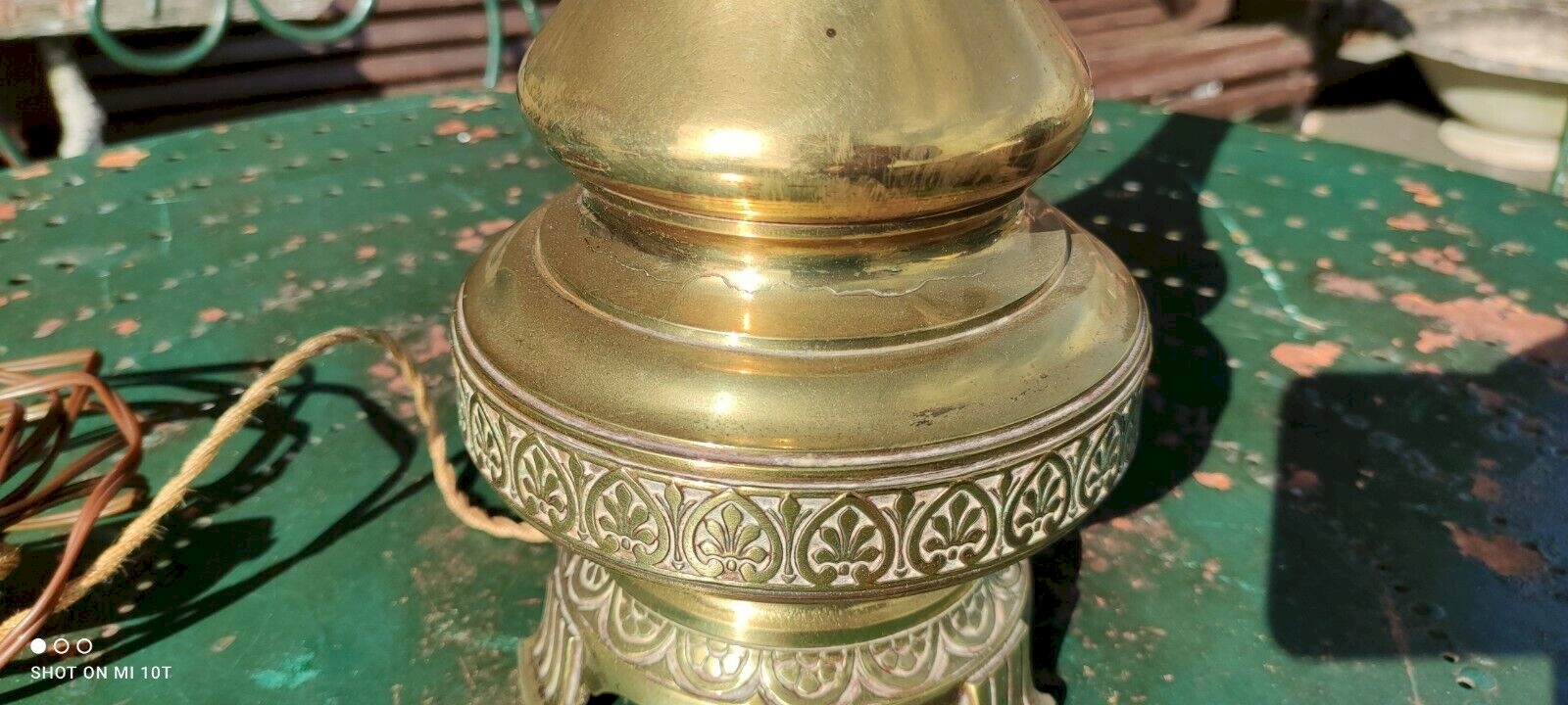 Ancienne lampe a pétrole électrifiée En Bronze /lampe vintage/old oil