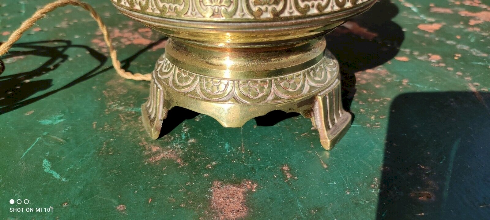 Ancienne lampe a pétrole électrifiée En Bronze /lampe vintage/old oil
